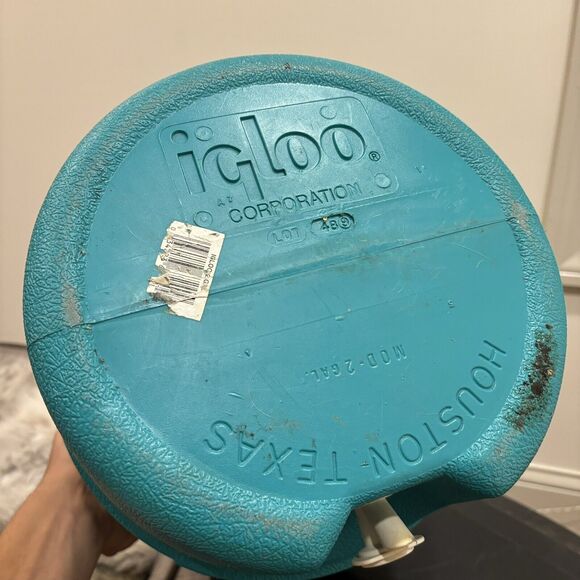 Vintage Igloo Barrel of Fun 2 Gallon Cooler Made on Texas. USA Pink Teal Yellow main image 5
